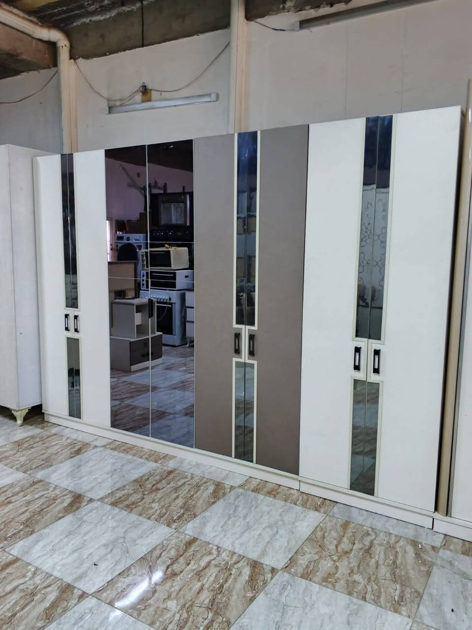 السلام عليكم زبائنه الكرام 🌛يعلن معرض المصطفى للأثاث المنزلي 🌳بيع وشراء ومراوس كافة 🌟  غرف النوم التركية
غرف نوم_ 8 ابواب اخو الجديد(10)قطع يعني العندة غرفة نوم وحاب يغيرهة تبديل او مراوس وحسب الاتفاق🌻🪷💥العنوان كركوك💥القادسيه الثانية شارع ابو وليد/ ✨اللا ستفسار.🪬 اتصال الرقم ***********/
