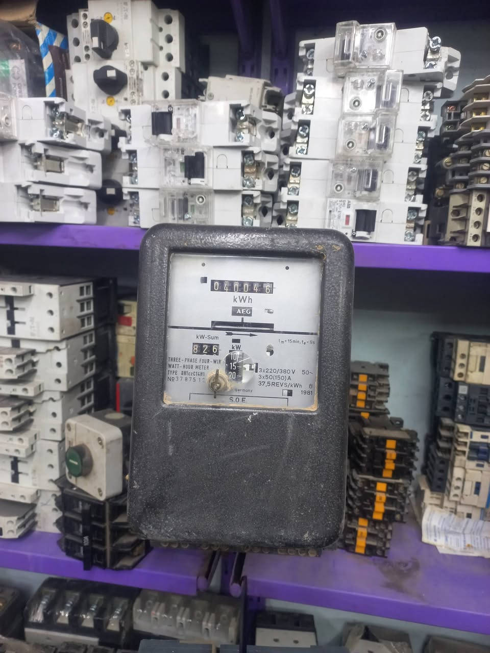 عقيل الكهربائي *********** لتصليح المولدات بكل أنواعه
