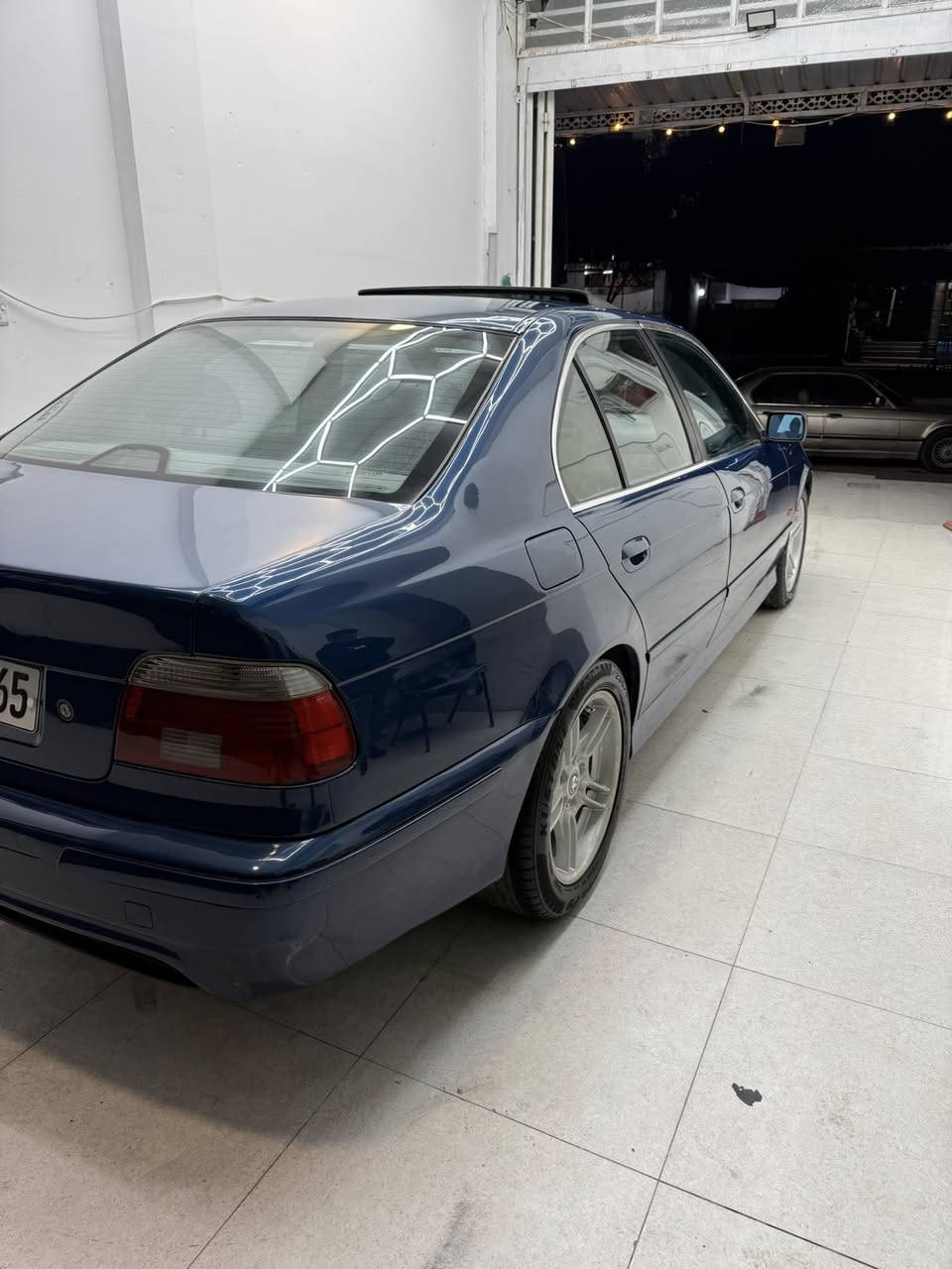 سلام عليكم بي ام E39للبيع موديل 2002فول فول اسياره حجم اصل و فصل 525بلادي سنويه و هزه جديد و سنويه بسمي بطاقه بانزين هم بي مواصفات اسياره تثبيت سرعه حساس دعاميه تحكم صوت تبريت تثفه قفل مركزي دواخل سياره ملكي ساجي أربع جام كهربائي سلايت كهربائي سياره كوله يشتغل كهربائي ماشاءالله أربع تايرات جديد وا وياله جديد الماني سياره برغي ناقس مابى  السعر115او بي مجال رقم موبايل ***********
