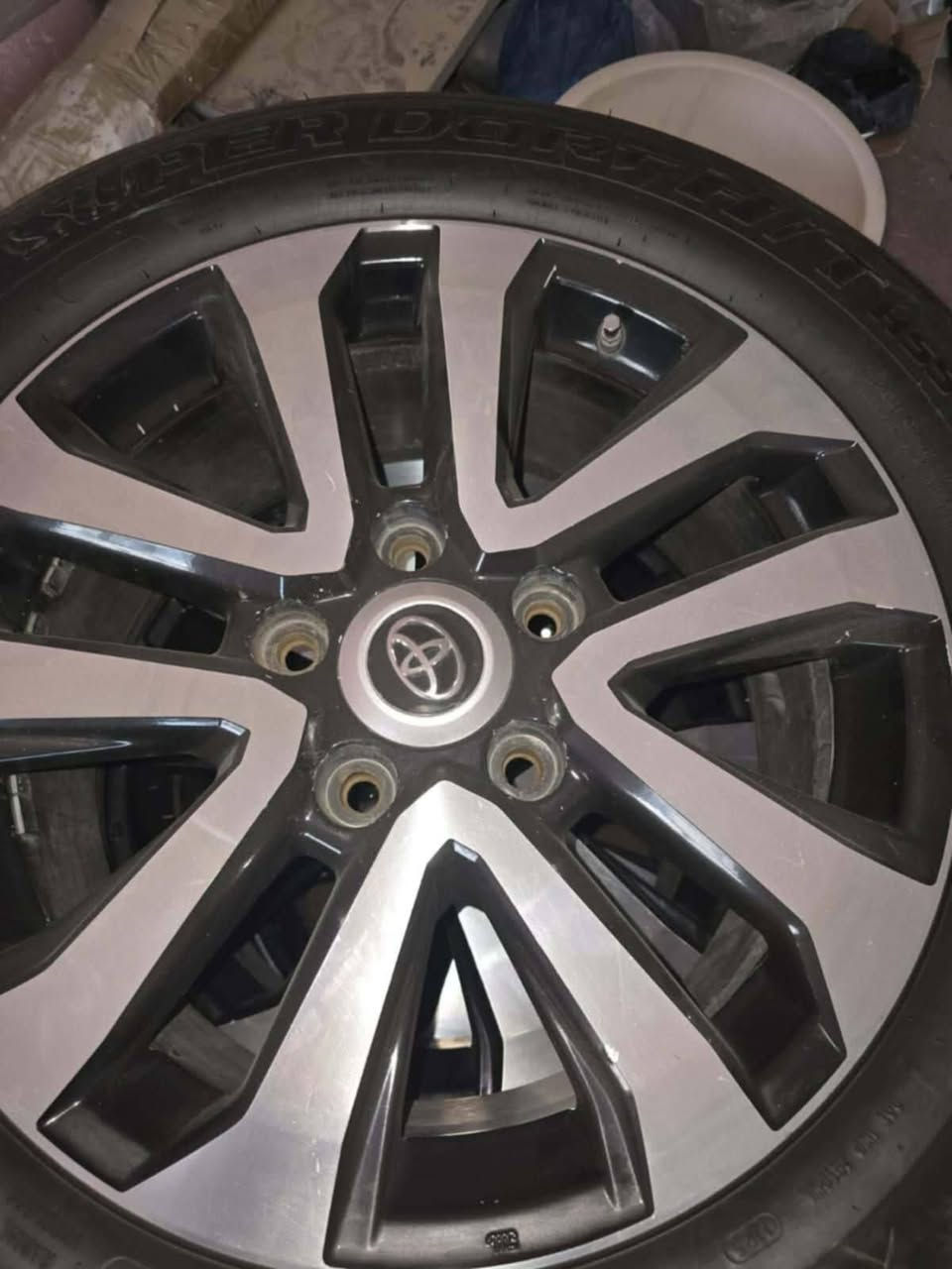 سلام عليكم تخم ويل كب لاندكروز حجم 20 تايرات جداد تخم كامل استخدام قليل كلش سرط لا كسر لا عواج لا لحيم ***********
