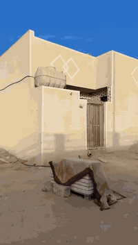 سلام عليكم بيت للبيع المساحه75المكان منطقته الحميديه قرب الجسر الجديد يعتبر اول شارع بعد صيطرت الحميديه لبيت ركن وبناء جديد ***********
