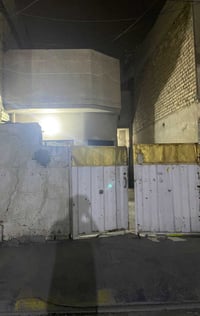 بيت ١٠٠متر ٥×٢٠طابو صرف منطقه الرفاق قريب عن مجمع سلام ٥دقائق طابق ونص...