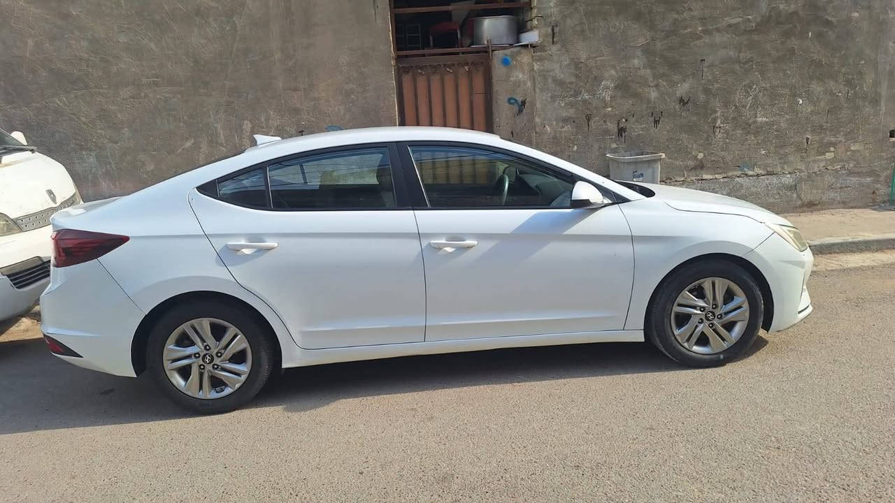 السلام عليكم 
النترا 2019 أمريكي 
حادثهة جاملغ تبديل + راس البنيد صبغ بسيط كلش لون أبيض صدفي كير محرك حداديه تدفئه تبريد كله مكفول سيارة بيت جديدة
سيارة حلوة جاهزة ماشيه 49 ميل حقيقي سنويه بأسمي عنواني بغداد الدورة للتواصل *********** السعر 145
