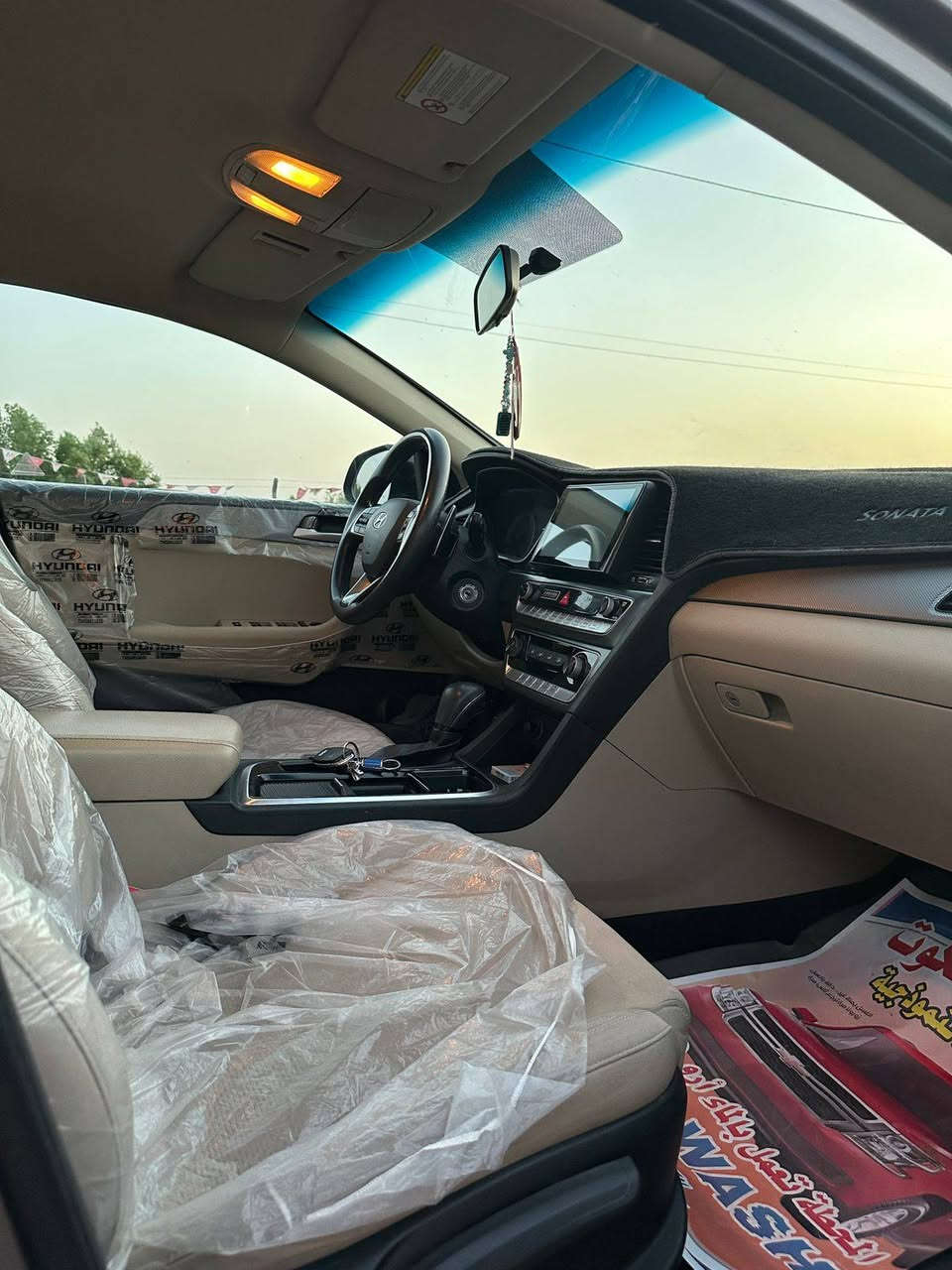 بسم الله الرحمن الرحيم 
السلام عليكم 
سوناتا خليجي 
موديل ٢٠١٨
ماشية ٢٠٠ الف كيلو 
محرك ٢٠٠٠ دوش (المرغوب) 
كير اتوماتيك AT  ٦ نمر 
٣ وضعيات قيادة 
شفتات تحكم الكير 
كروز مثبت سرعة 
تحكم ستيرن جهتين
السيارة خليجية (سعودية ) بيها صبغ ٤ قطع كلير فقط بدون حادث ..
محرك كير صدر تبريد كهرباء كلها بحالة ممتازة والسيارة استخدام شخصي ما مشتغله تكسي واحلى من الصور وللعلم اللوحات انكليزي و سنوية مجددة ل٢٠٣١ ..
السعر : 138 ورقة وبيها مجال ...
مكان السيارة واسط الكوت ...
تفاصيل اكثر الاتصال او مراسلة واتساب: ***********
