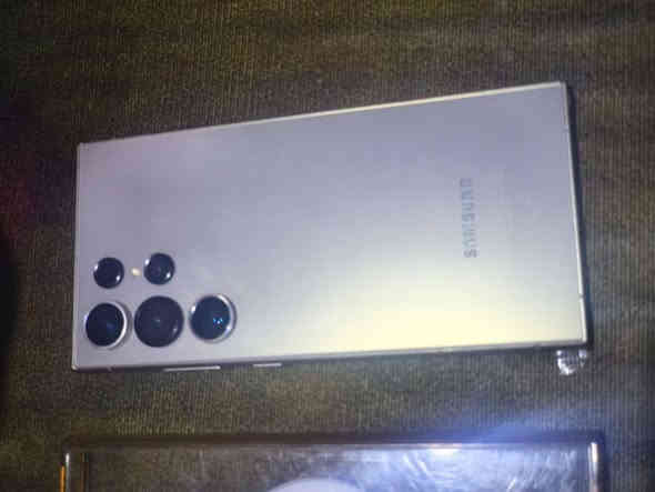 S24 الترا 
تيتانيوم  الوان 
ذكره. 256
سعر.   950

حي شرطه مقبيل شارع طاك 
***********
