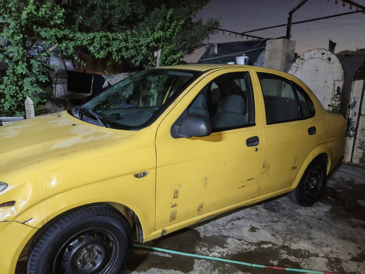 سلام عليكم
طيبة 15 سياره بلادي لا ضربه ولا صبغ بيه فقط باب الخلفيبي نص صبغ وبيه ملاحضات 
 محرك جديد  بلكات جدد واتربم جديدك كلچ جديد نوزلات جدد وإير بلك جديد راديتر جديد زوج تايرات جديد كهربائيات كله شغال

السيارة ماشية 113 حقيقي 

سعره 35 وبيه مجال بسيط 
مكاني الشعلة
***********
