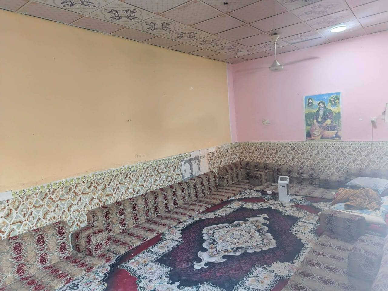 بيت للبيع الدجين شارع حجي كشكول زراعي مساحه ٢٠٠ متر يتكون من غرف ٢. صاله مطبخ استقبال باقي اتفاصيل واضحه بصور بناء بلوك عكاده بيت عالي عن الشارع ونضيف مكانه مرتب السعر ٤٥  تفاصيل اكثر اشراي يتصل واتساب ويدلل  ***********
