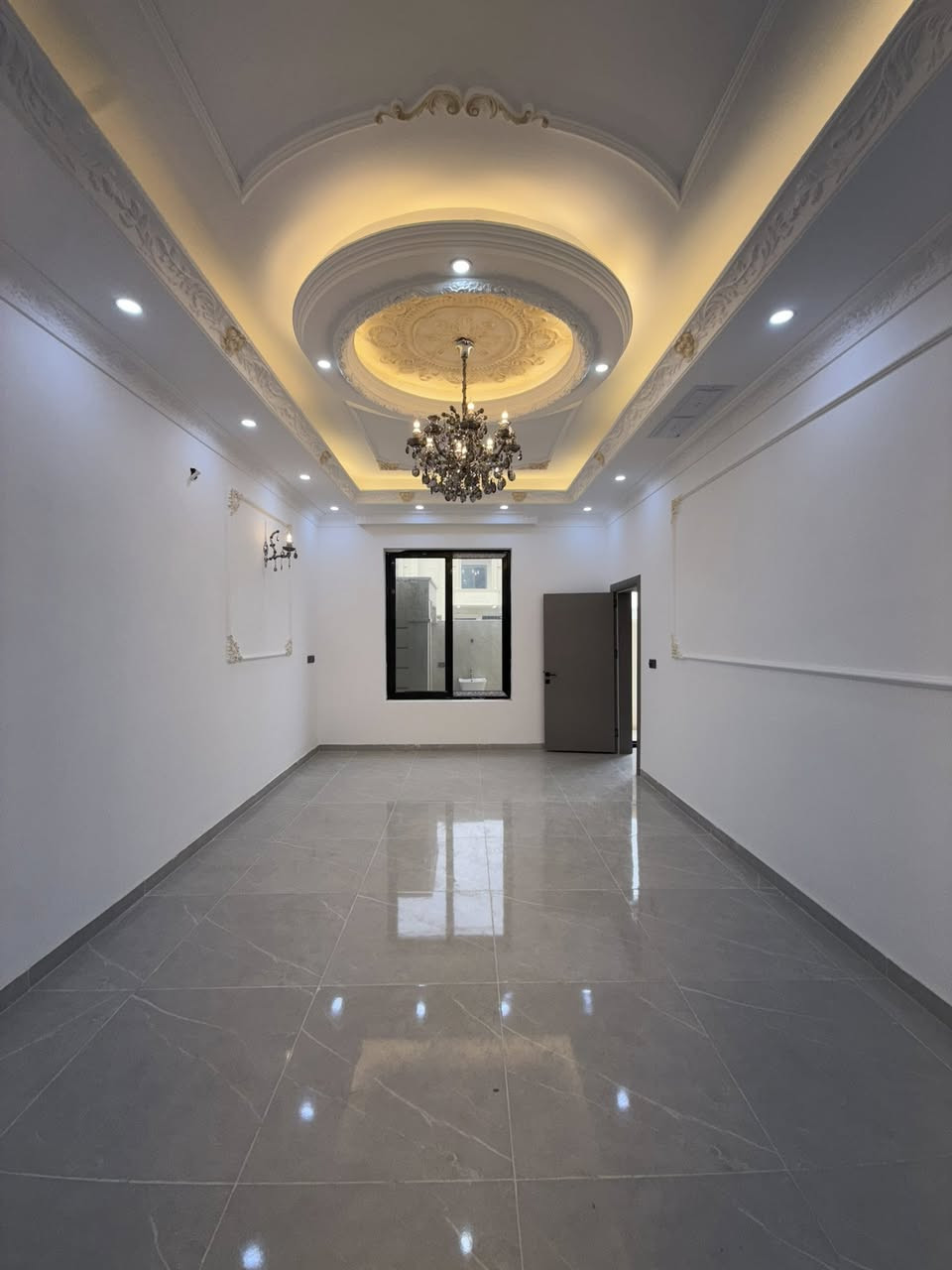 دار للبيع الديوم التصنيع
مساحة ٢٠٠ متر ىاجة ١٠ نزال ٢٠ متر
الدار طابقين صفر فول مواصفات 
الدار ٦ غرف نوم شغل vip
٤ مجموعات صحية
صالة واستقبال ومطبخ حار بارد
الدار واجة حجر حلان 
نضام التاسيس كلة دفن الغاز والصحيات
السقف كلة سحب مغربي ملكي
الابواب خشب صيني 
الارضية ٨٠*٨٠
الجدار ٦٠*١٢٠
السعر ٢١٠ وبي مجال
للاتصال ***********
مكتب يوسف للعقار
