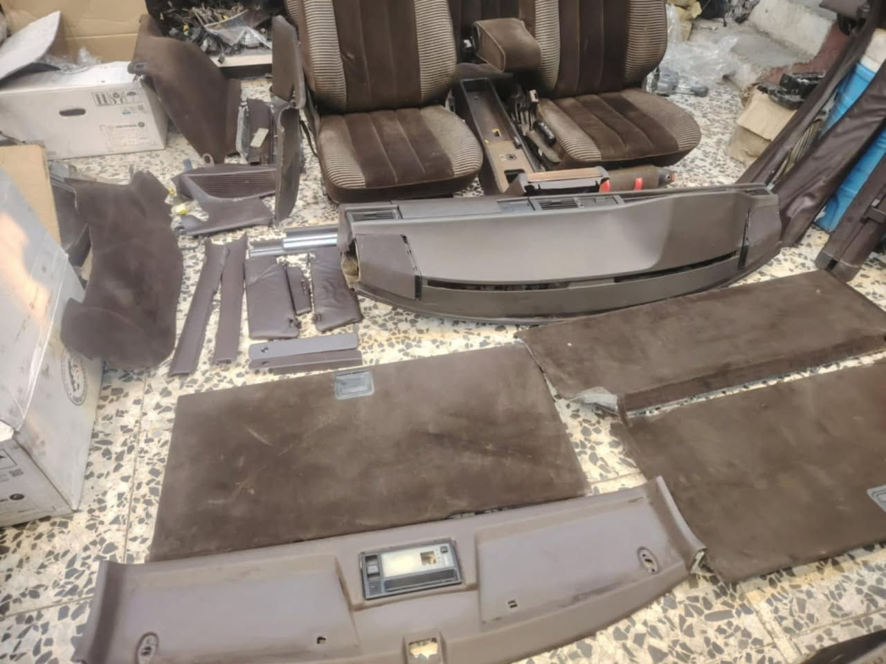 السلام عليكم/ غرفه مارسدس دب استيشن للبيع استفسار النجف حي الصناعي بلاوك الاول حسن الشريس  /*********** /***********
