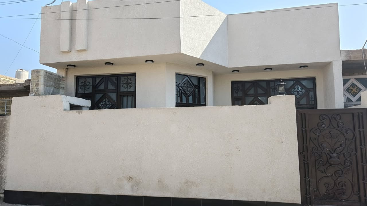 بيت للبيع في حي الحكيم المساحه ١٦٠متر طابو زراعي سند ٢٥ نزلت الوائليه ثالث فرع عن الشارع العام خدمات ماي مجاري كهرباء تبليط البيت جاهز للستفسار اتصال على  الرقم ***********
