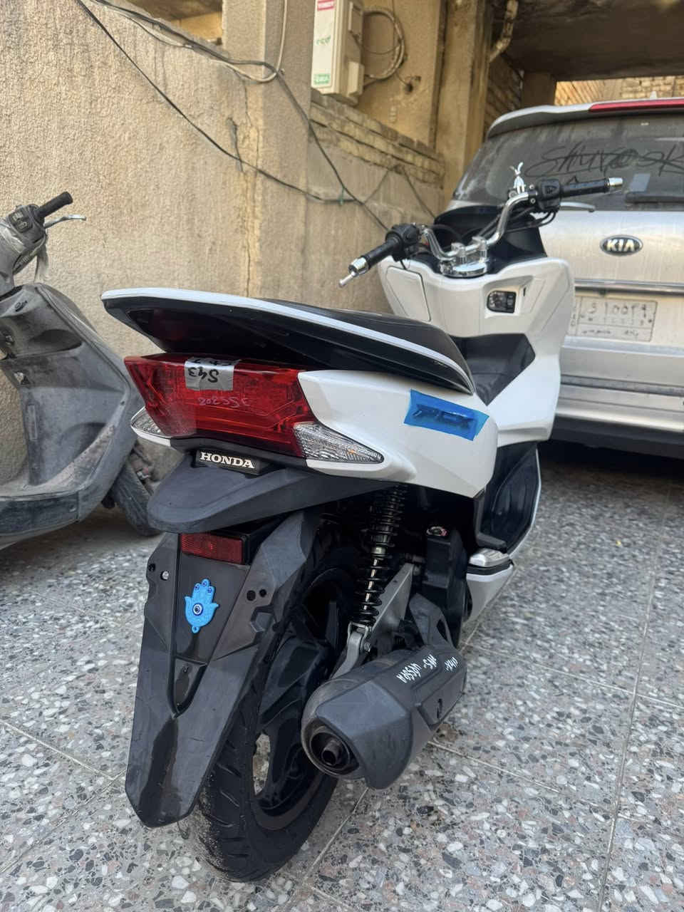 السلام عليكم 
شباب الدراجه للبيع 
كوري pcx ألون ابيضّ 
كامله من كلشي من كهربايات من مكينه 
من كلشي تعال وفحص 
السعر خاص بس الشراي يتصل 
*********** 
موجود واتساب هم
