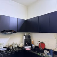 وبركاته غراض مستعمله لبيع مطبخ معه مكينه خياطه ومرايه. 07714883674