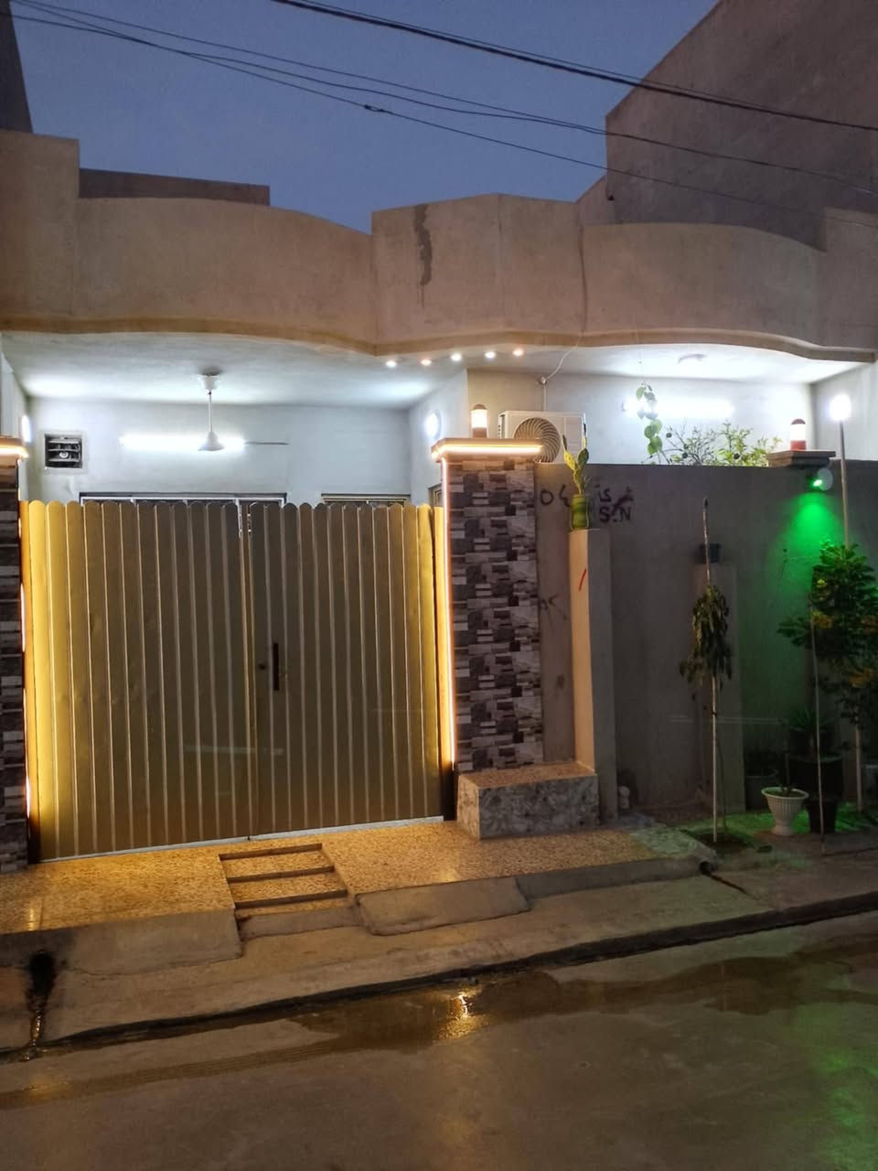 دار مزارع زيونة للبيع
📐 المساحة: 140 م²
📏 الواجهة: 8 م
📏 العمق: 17.5 م

✨ مواصفات الدار:

 • غرفتي نوم
 • هول كبير
 • استقبال
• مطبخ 
 • كارت بلدية
🌳 صنف الأرض: بستان – ملك صرف
📞 للاستفسار والتواصل:

📱 ***********

📢 🔉🔈
