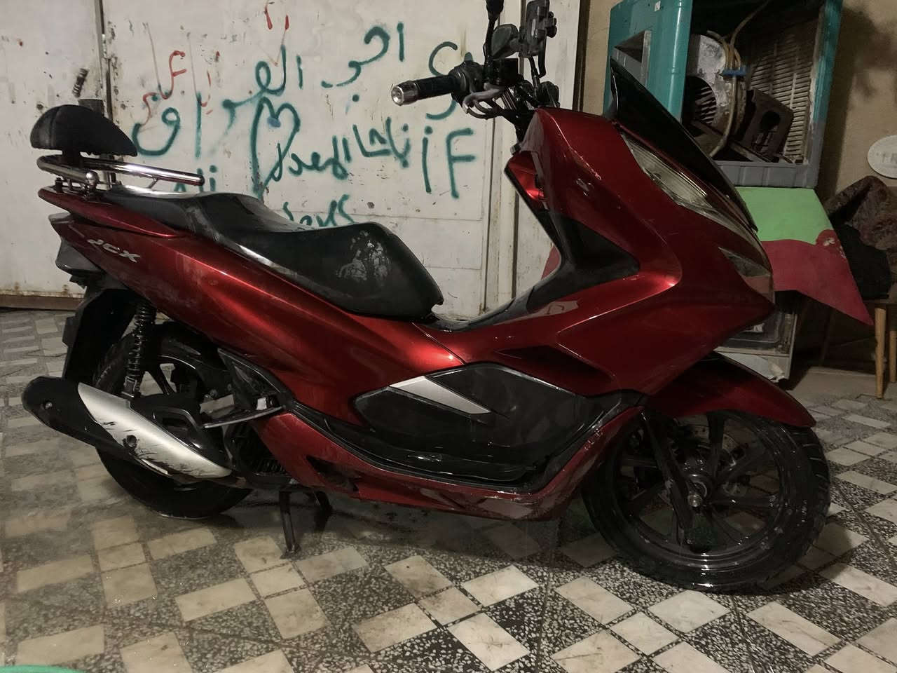سلام عليكم pcx جيل 3 كوري 125 cc
ضرر ويل خلفي ممشاها 41 الف صوره موضحه 
مكانه بغداد شعب *********** واتساب فقط 
سعر 150’1 دولار
