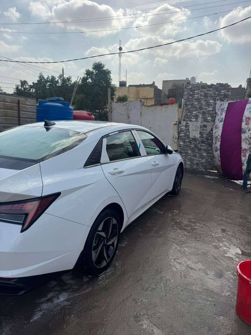 السلام عليكم 
النترا خليجي مديل 2023 اقصاد نضام كفيل نفس البيت الكفيل ماشيه 118 السياره مكفوله من الصبغ والضربه والبارد المكينه 1600 السياره جاهزه مابيهه نقص مكفوله مكينه كير حداده تخم تاير جاهزه السياره فول مواصفات فتحه بصمه والموصفات المعروفه مال النترا..
السعر :155 وبيها مجال قليل.
العنوان : بصره دور النفط..
رقم الهاتف : ‭..0771 673 6201‬
