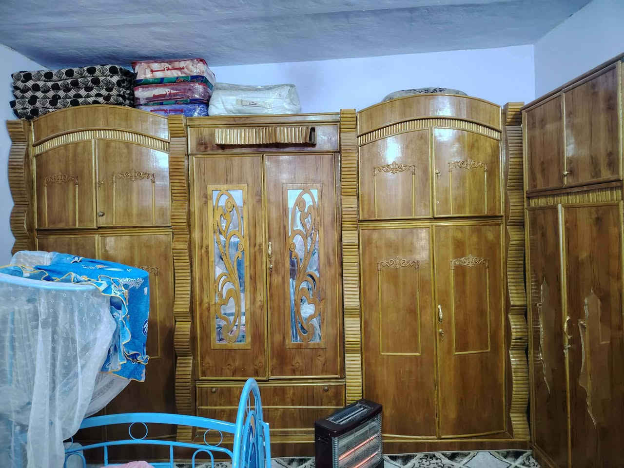 السلام عليكم عندي غرفه للبيع سعرها مليون وبيها مجال مكاني حله ***********
