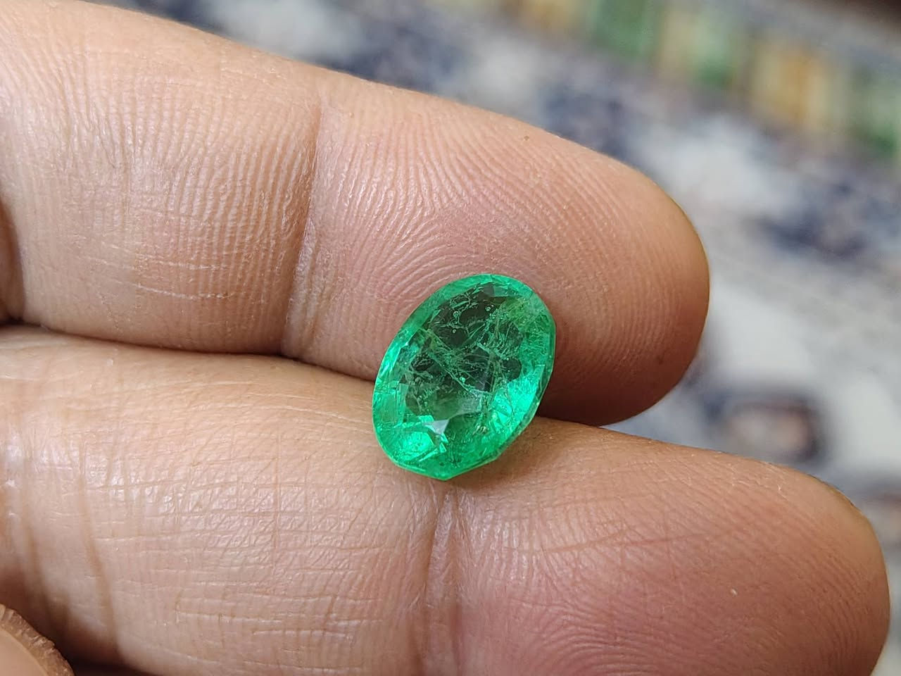 زمرد كولمبي طبيعي حرر الحجم سانتيم و3 ملم حجم راقي لون رؤعه السعر 65 الف للطلب ***********
