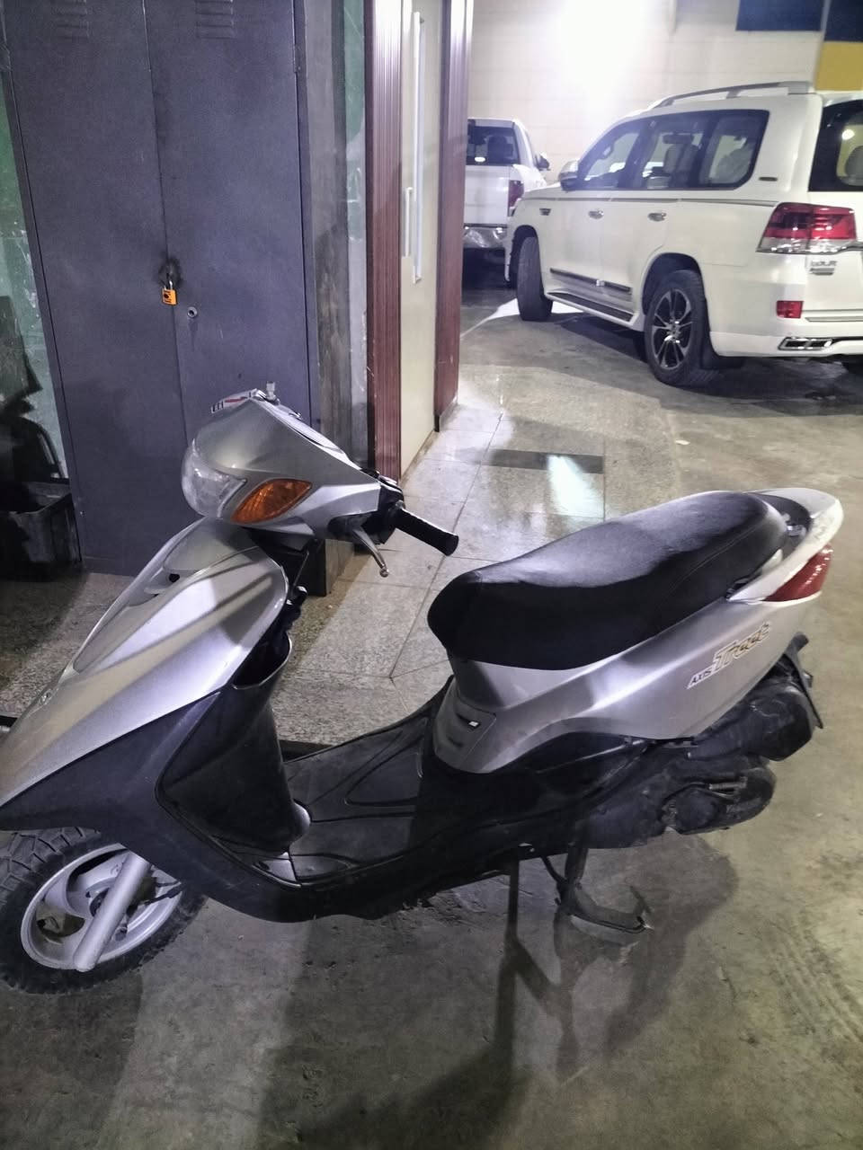 اكزز السعر 850 وبيه مجال 
الدراجة صار 3اشهر نازلة من الرمبه مكاني الوزيريه قرب السفاره التركيه ***********واتساب
