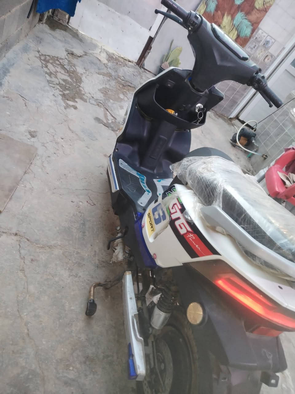 السلام عليكم دراجة شحن البيع دراجة نقصهه فقط بريكات الدراجة كهربايات كلهه شغاله السعر 370 او بيهه مجال رقم الهاتف *********** واتساب
