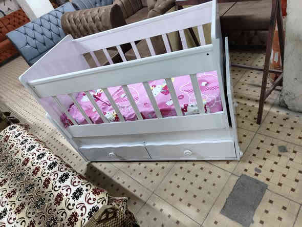 تخت طفل.   نظيف حيل   70 الف محلات أبو محمد قرب كأس الصبايا للاستفسار الاتصال على الارقام ***********.     ***********3
