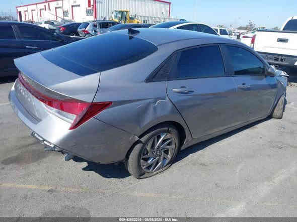 السلام عليكم 
للبيع فقط
هونداي النترا
موديل 2024
فول عدا الفتحه 
حادث واضح
كير مكينه كفاله
شاشه متصله 
لون سمنتي
السعر الى الميناء ( 82 ) ورقه 

للتواصل متوفر فقط ( اتصال + واتساب) 
***********
