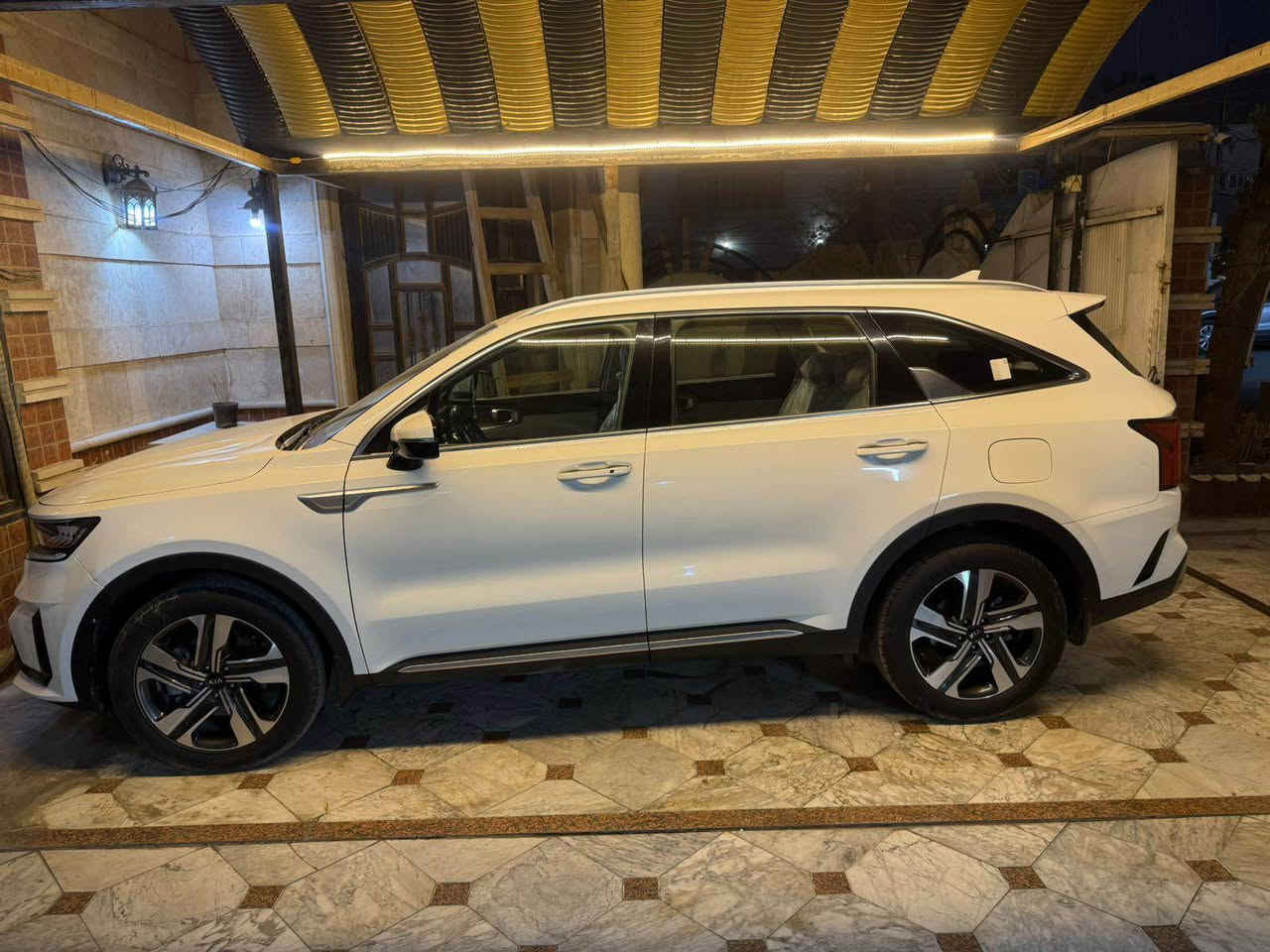 السلام عليكم سورنتو موديل ٢١ 
خليجي محرك ٣٦٠٠ 
حجم المحرك ٦ سلندر 
السياره جديده وجاهزه 
ومابيها اي ضربه فقط بارد جاملغ خلفي ٤ أصابع  
السياره ماشية ٣٥ 
فول مواصفات 
للبيع السعر ٢٧٠ ورقه 
وبيهة مجال بسيط 
الموقع بغداد حي الجامعة 
للاستفسار اتصال ع رقم 
*********** بغداد, العراق
