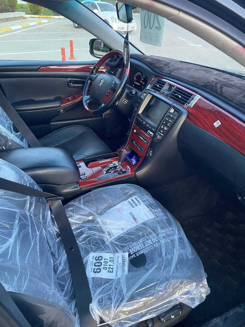 سەرەتا بەناوی خوای گەورە
ماشاءاللە لە ماڵی هەموو لایەک تاقانە و پاکەتی 
شاهینە ساغ ساغ بێ بۆبیاخی ئەوروپاشی نیە 
گێڕ گەورەی مەکینە بچووک ئاڵتوون بازار 
قەپات قەپاتە سڵاید و جڵد و هیتەر و ئاوینە ئیشارەت
ئیمپی فایەر و تایەو ویلی لۆکی دینگە ئیستیل بەس ماشاءاللەی ئەوویی هەموو گیانی بەشەرت کەڤەر گۆڕاو شەنسی کۆسەرە و دەعموو لیدرا و گێڕ و مەکینەی بە شەرت سەیارەکە تا بڵیت جوانە عەتەڕی تیئاڕدیە ١٤٤ هەزاری حەقیقی رۆشتوە بە شەرتی ١٠ سۆنەر و ١٠ فیتەر 
شوین سلیمانی 
ژ.م ***********
سعری ٨٧ گەڵا و معامەلەیەکی برایانە 
گۆڕینەوە ناکەم بەس فرۆشتن
