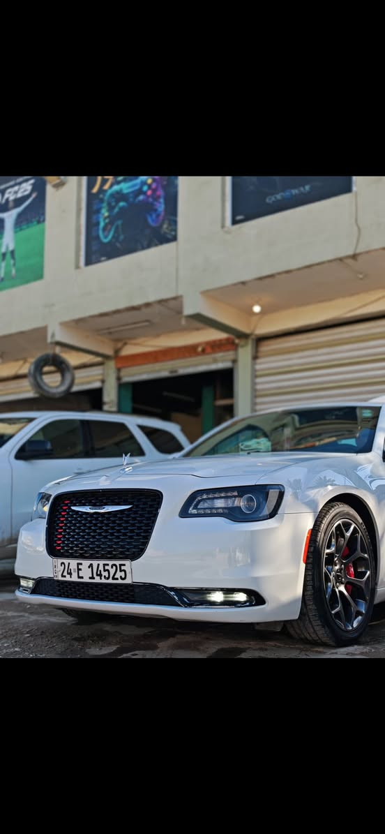 السلام عليكم اوبامه فول موصفات 300s 2017بستثناء اشاير بلمري كلين تايتل بستثناء الجاملغ الأمامي عكس الساق شبر كلير   ماشيه تلاثه وتسعين***********/***********
