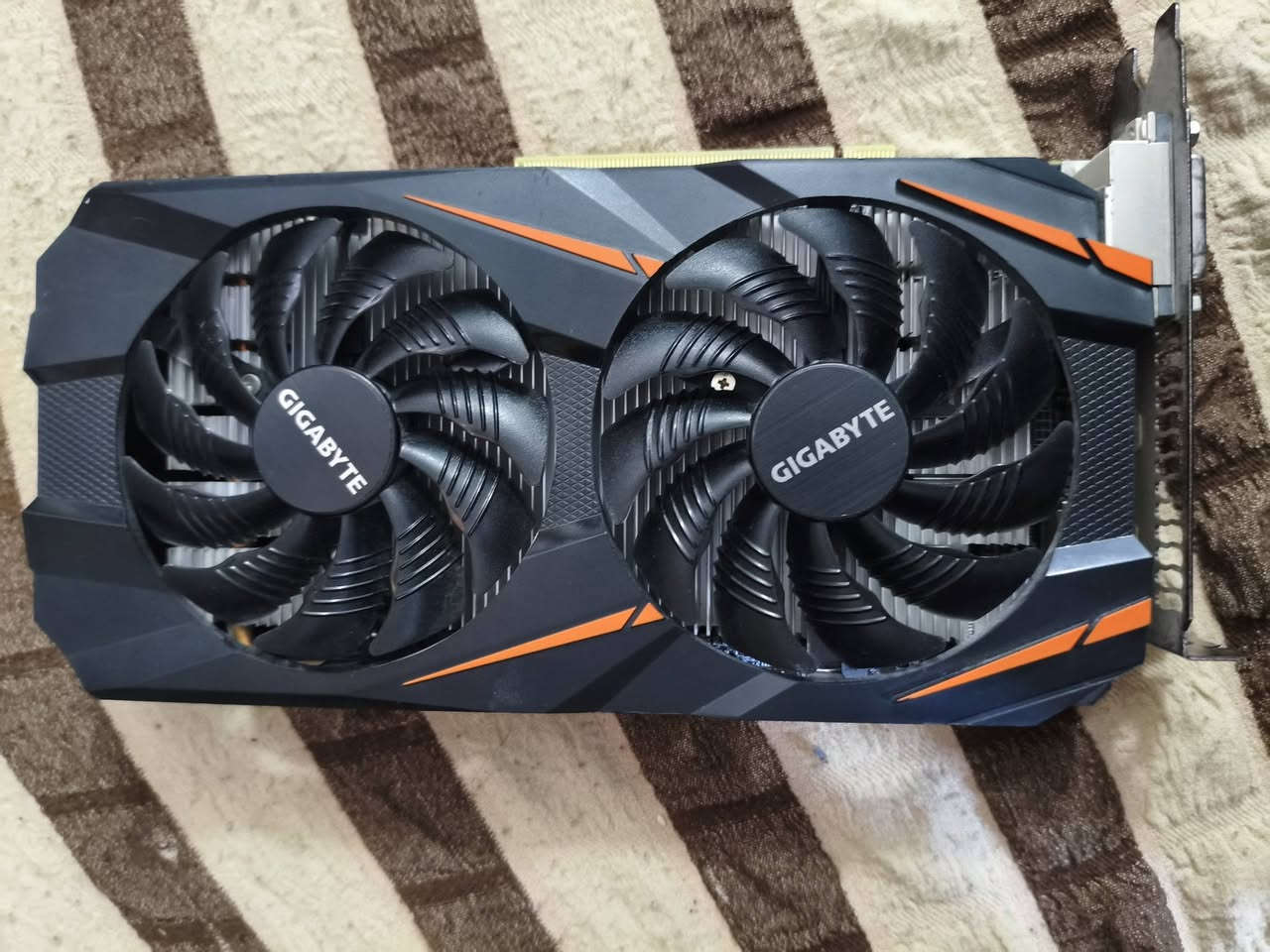 Gigabyte GTX 1060
سعة الذاكرة 3GB GDDR5
تبريد احترافي بمروحتين (Dual Fan)
⚠️ الحالة:
الكارت معطل ويباع كقطع غيار أو لمن لديه خبرة في الصيانة.
التواصل: ***********
📝 ملاحظة:
يوجد خدمة توصيل.
السعر 35الف

