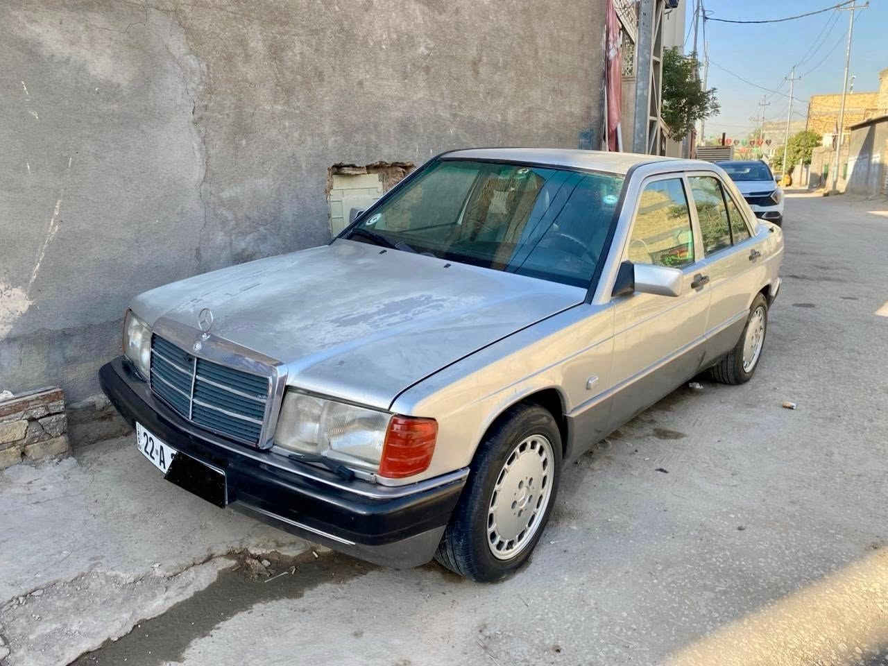 السلام عليكم .
مارسدس طيارين 190.
موديل 86
رقم اربيل انكليزي دولي _سنويتها لل2030
مكفوله من جميع الاصوليات 
قواعد دبل  نضيفات 
صدرها جديد  بالجيس اي نقص مابيها 
من فضل. الله نصبتها نصبه حديث 
عندي وكاله عامه بيها تريد اني احولك تريد راعيها موجود ويريد يحولها . 
فتحه بالقماره 
مكينه وكير ونجي ياباني 6 سلندر حاويه بالجيس .
منظومه تبريد كامله من كمبريسر للمراوح 
بس منقص غاز رادله شحن . 
كراسيها كهربائيه متحركه منفصله السايق والسكن . 
 شاشه كامره للبك .
تخم ويل كب وتايرات جدد 
غرفتها جلد جديده بالجيس ماعدا كرسي سايق بي شك بسيط .
كهربائياتها  كلها شغاله وجديده ماكو بيها اي نقص
كيجاتها.  كلها. شغاله.  
حماوتها . 40 تبريد بدون 
عليها.  ادامه .كامله. من. فيت .بم.  للبلكات.  
منظومه زنوب كامله عليها  
سعرها 64 وبيها مجال بسيط حك الجيه .
مكانها بابل حله 
رقم موبايل 
 استاذ سامي ***********

