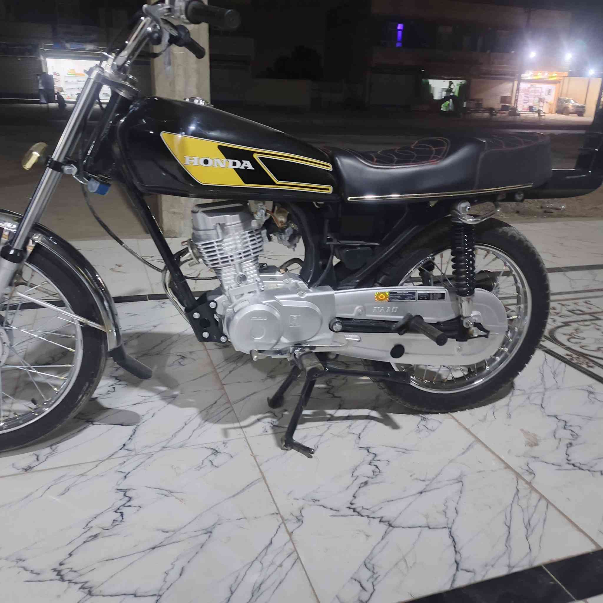 سلام وعليكم دراجه للبيع الدراجه نضيفه توه امعمره شاصي ٢٦  ادراجه خير من الله تعال او شوفه المكان ناصريه مركز الما يشري يطلع كبل سعره خاص راسني  ***********
