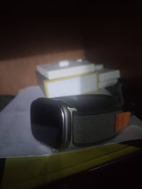 ساعة يزون • شحن ممتاز • كامل ملحقات