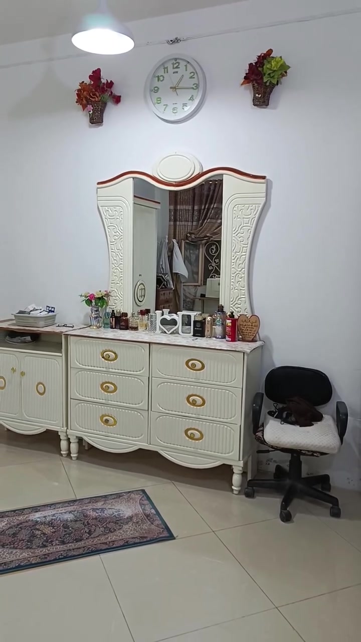 غرفة نوم جديده للبيع سعر مليون وربع للاستفسار ***********
