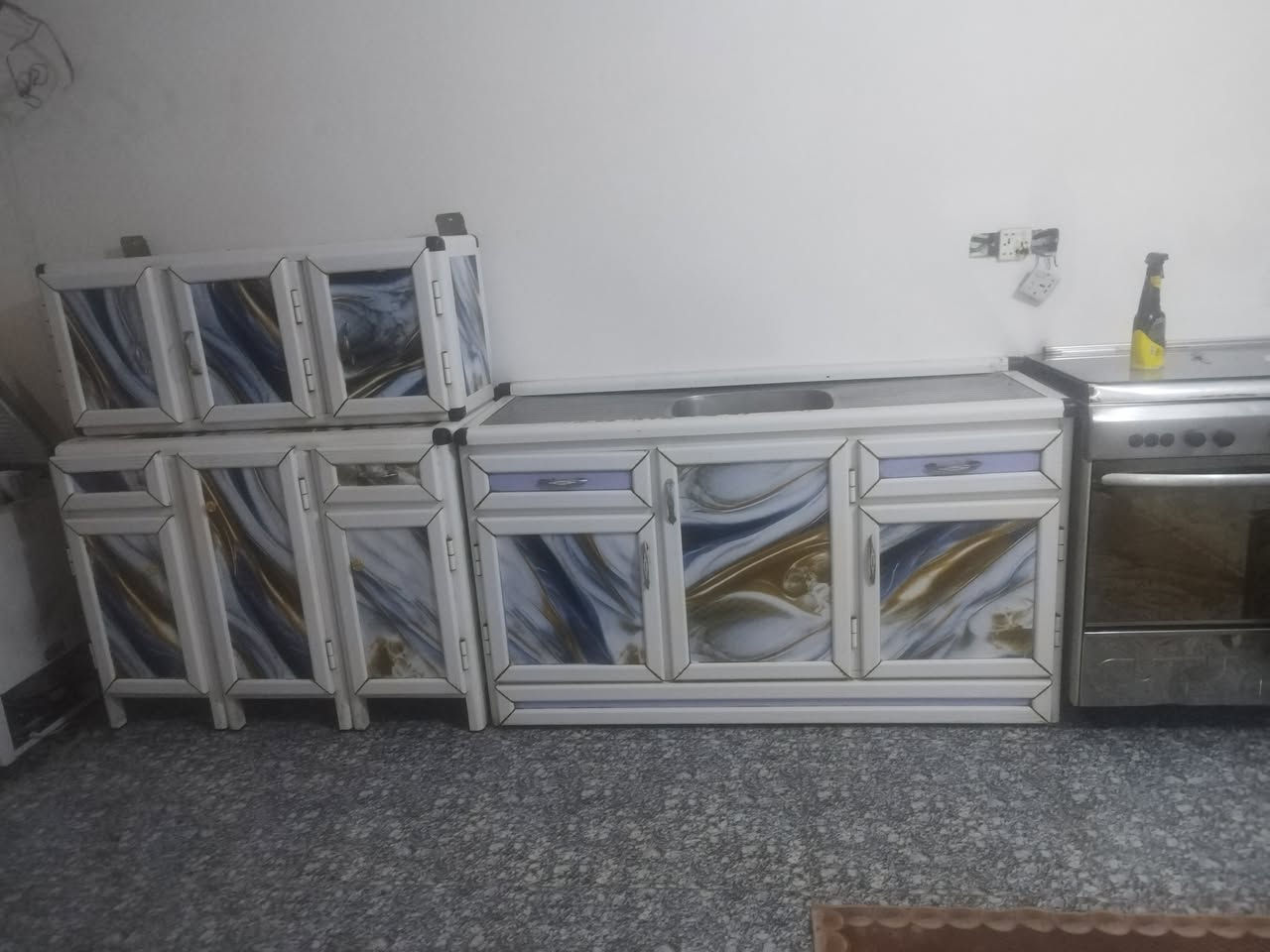 كاونتر ٣ قطع. السعر ١٦٥. نهايته
المكان ابو. غريب الناحييه موجود توصيل بكروه 

***********
