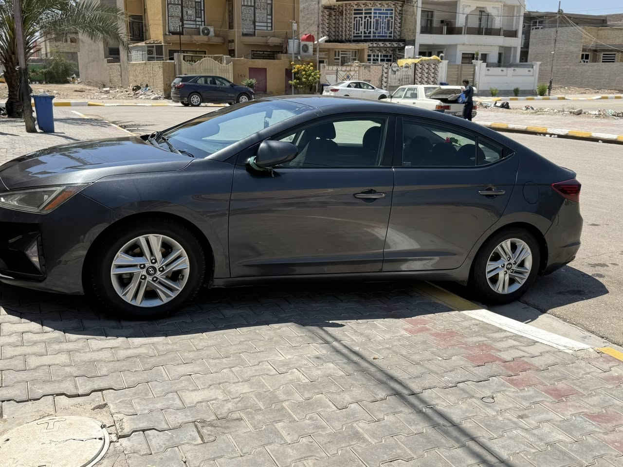 السلام عليكم النترا 2020
لسياره بيهاا قطعه وحده تبديل
بنيد والباقي ليبل واحد
وبيها طخه ربع الباب الخلفي بدون صبغ مبين 
مواصفاتها نص فول 
رقم أربيل الانكليزي 
كير AT 
مكينتهاا 2000 دوش 
السعر 122 وبيها مجال بسيط 
***********
