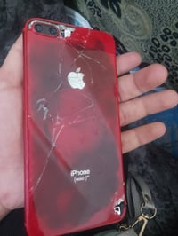 آيفون 8 بلس • شغال • يحتاج شاشة