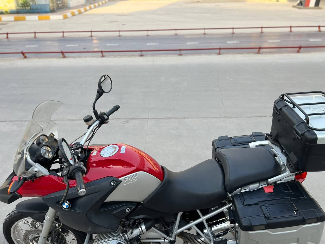 السلام عليكم اخوان / من رخصة الادمن
Bmw gs 1200 موديل 2008
رمبه بحالة الوكاله من كلشي
الدراجه طك كارتون وفول تزويد
بجم لد اصلي درع مكينه ودرع ع كاردن
سويجات الاصليه مالتهه عدد 2
ريمونت سرقة
وباقي مواصفات ال جي اس معروفه
الدراجه جديده جديده جديده
نقص فقط كيج البانزين ما يشتغل
مكاني بغداد ابو دشير
***********
جنط 3 بلاد
واقيات يدات ما شادهن موجودات
كتلوكات الشركه وياهه
