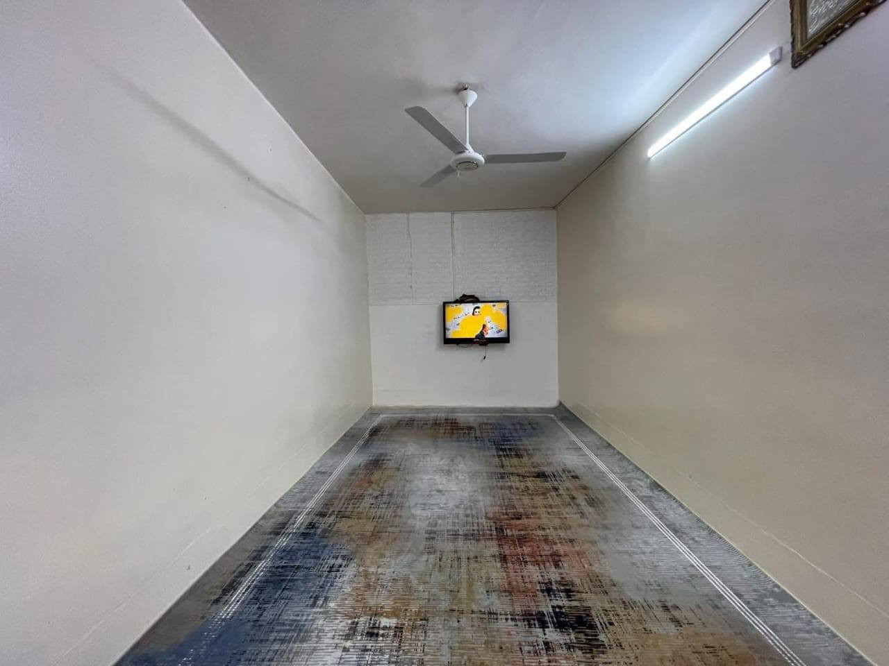 بِسْمِ‌ اللَّهِ ‌الرَّحْمَنِ ‌الرَّحِيمِ‌ 
سڵاوبەڕێزان..ئەم خانومانەلایە..لە
گەڕەکی بەردەسور..150م.تاپۆیە...
بەنرخی زەووی وکەلاوە دەیفرۆشین
نرخی گونجاوە...450معا ملە
ئاڵوگۆڕیش دەکەین.لەگەڵ.مامۆستایان.قستی
مابێت...
***********.سردارنوسینگە
