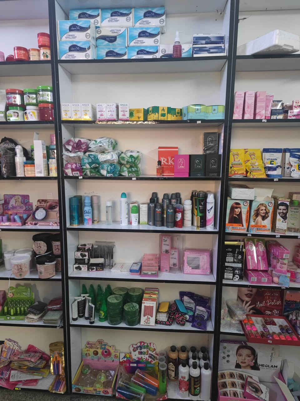 فقط الرفوف للبيع عدد 9 رفوف.  ارتفاع  250 سم


**إذا كنت صاحب هذا الإعلان وتريد حذفه لأي سبب، رجاءا أرسل رسالة إلى الدعم الفني**
