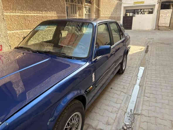 بي ام زعره كير اوتماتيك باسن كير محرك 25 مفتوح السياره خير من الله ما معتازه شي بيها وياله رياضي بس تشدون مكاين جام عدنه وبطاين سعره خاص مكان بغداد الزعفرانيه رقمي***********
