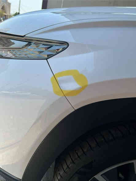 السلام عليكم
🚗هونداي توسان 2023  خليجي
مكفوله من الصبغ و التبديل والبارد
 عدا طخه صغيره بالجاملغ الامامي وممصلحه ترجع pdrموضحه بالصور. 
 السياره كير ومحرك مكفولات
((رقم بغداد باسمي السياره)) 
ماشيه 35 الف كيلو

مواصفاتها:
حساسات اماميه وخلفية
سايد بريك كهرباء 
بردات ابواب خلفيه بلاديه
ويل حجم ١٨  
شاشه كامره خلفيه 
لايت زنون مع عدسه دوراره
انضمه قياده sport,eco,normal,
اوتو هولد
شاشه عدادات ذكيه
كشن ابيض ومغلفه عمل جلد
محرك ٢٠٠٠ دوش 
شاحن واير ليس 
قطعتين تبريد❄️
العنوان /بغداد /الشعب/شارع الاسواق المركزيه 
💸سعر السياره 215$

***********
