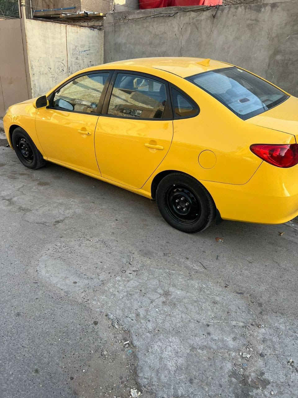 السلام عليكم
النترا 2009 رقم بغداد سنوية جديدة باسمي لل2030
حادثة حوض من جوة فقط جاملغات قبق جنطة بلادي 
كير مكينة تبريد كفالة كهربائيات كاملة 
مبدل بيه جاملغات امامية بسبب الخياس بدون اي ضربة 
للبيع فقط مكاني حي اور السعر 88 بيه مجال بسيط
***********
