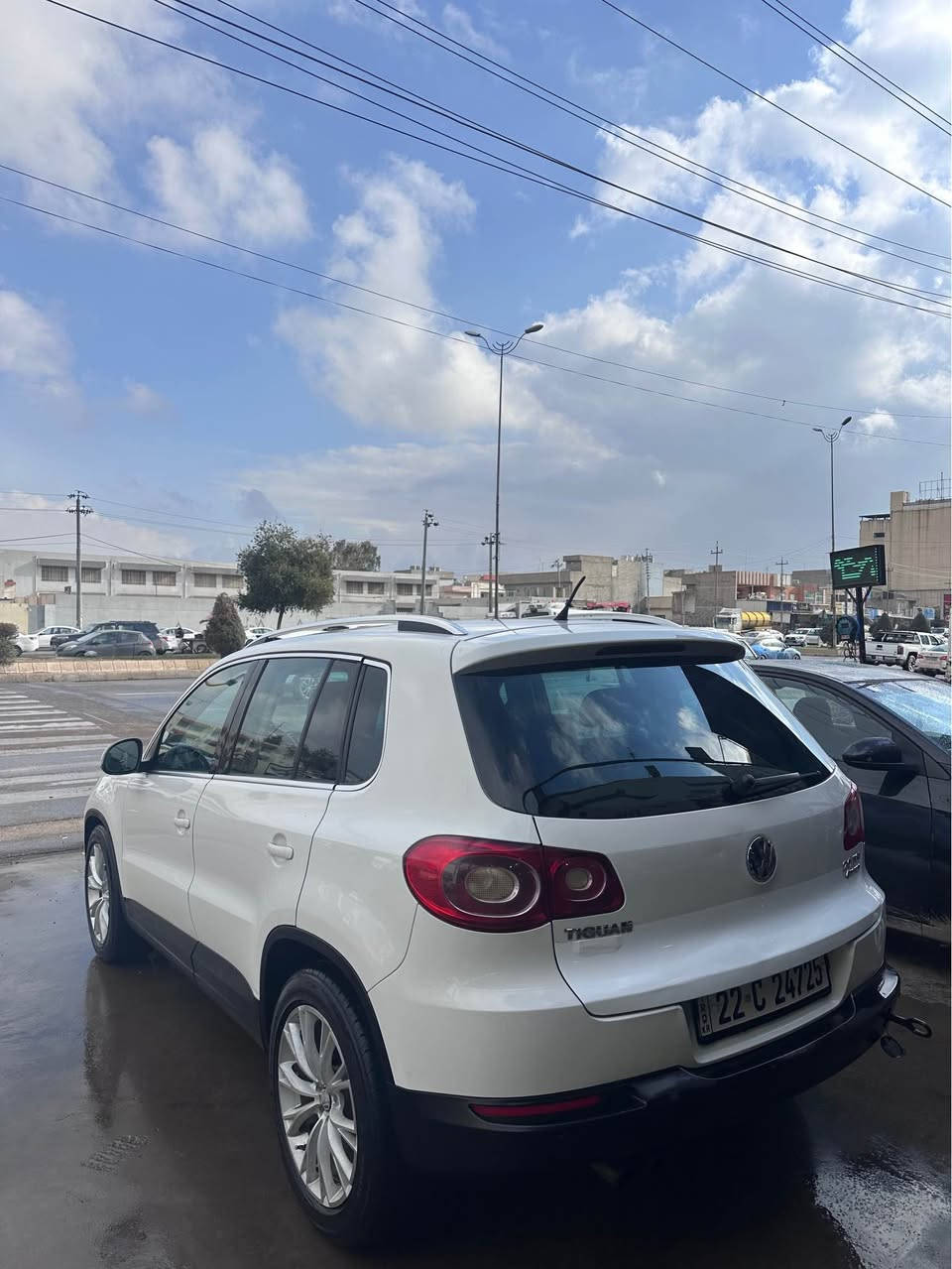 تیگوان مۆدیل ٢٠١١ بێ بۆیاخ فول مواسەفات بەس سلایت نیە ئۆتۆ هۆڵد ٤ جام کارەبا ڤۆلیۆم بەناو کردن بە شەرت سەنەوی نوێ بەس هەزەی بەسەر چوە  
*********** أربيل, العراق
