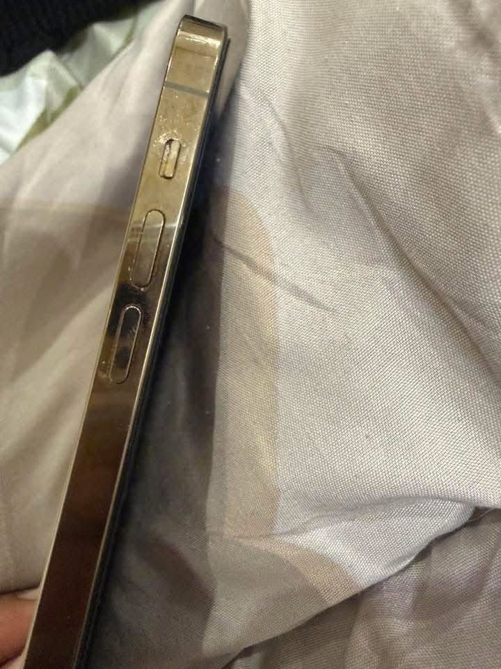 📱 للبيع iPhone 12 Pro Max 📱
✨ اللون: ذهبي
💾 الذاكرة: 128GB
🔋 البطارية: 70%

✅ الجهاز نظيف، الشاصي زلخ وما بي أي دكة أو ضربة.
✅ كلشي شغال 100%، الفيس آيدي، الشبكة، الاتصال والنت فول.

🔧 مبدل شاشة فقط، وبعد تبديل الشاشة طلعت علامة تبديل بطارية بالإعدادات، البطارية أصلية وما مبدلة. 

📍الموقع: بغداد - وراء سيطرة الشعب القديمة.

🔄 المراوسة مع أندرويد فقط.
💰 أو للبيع كاش.
❌ أعتذر، ما أراوس بآيفون.

للاستفسار :***********
