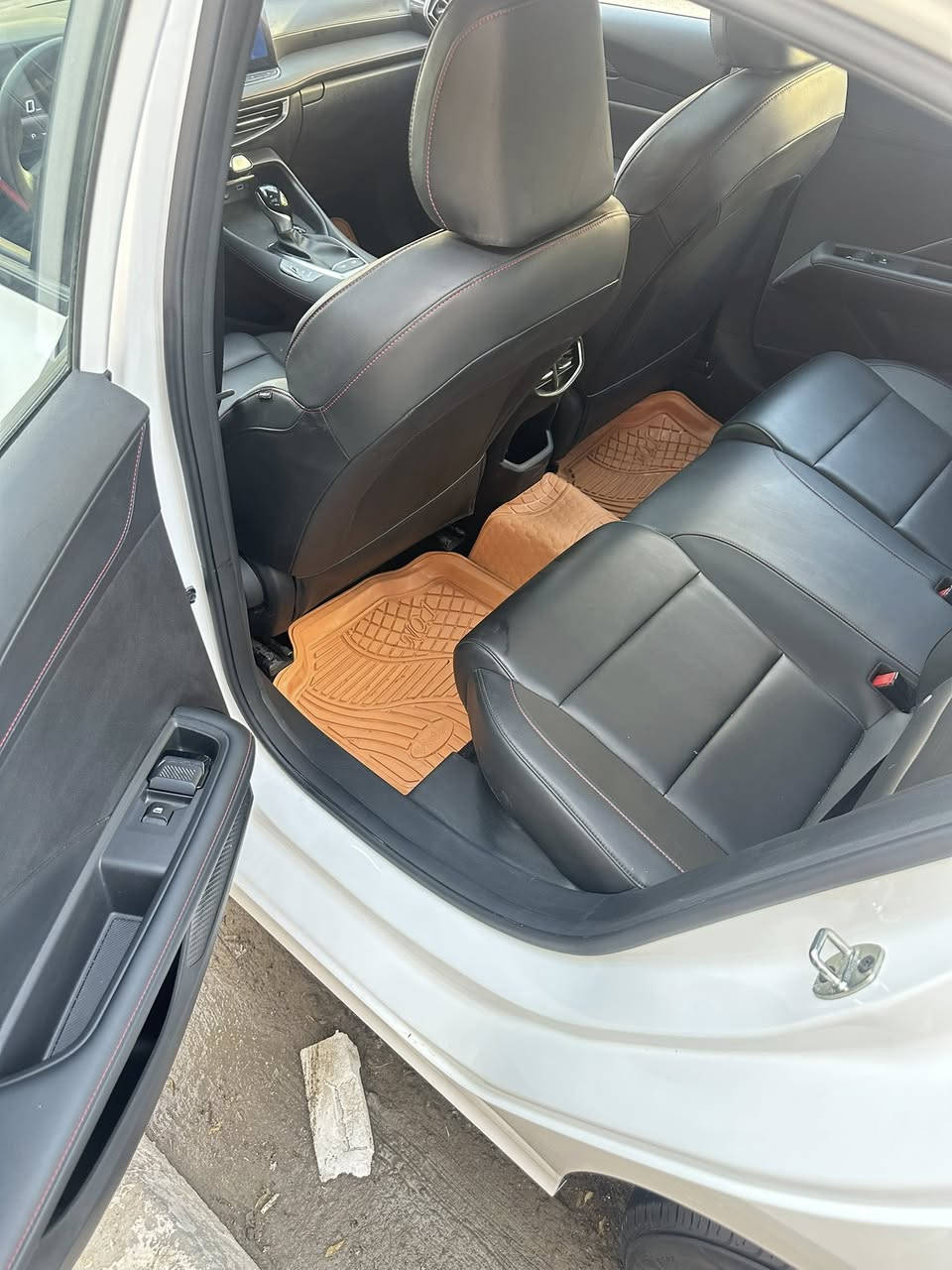 ام جي جيتي اصل 2025 خليجي رقم اربيل تحويل او وكاله مكفول صبغ ضربه تبديل بارد ماشيه 10km
فول 1/1 موصفات جيتي 
 حساسات امامي خلفي كامرات 5 كشنات جلد  فتحه لد امامي خلفي شاشه مري شفط بصمه تشغيل باقي موصفات معروفه سعر 128 وبيه مجال بسيط لشراي *********** بيع او مراوس
