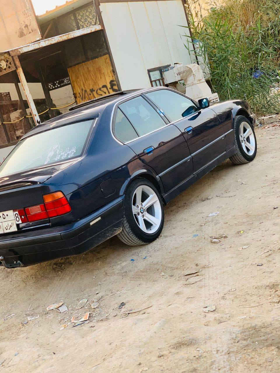 BMW  525i  اصل بليته وسنويه
موديل ٩٠ محدثة ٩٥ بالكامل رقم شمالي باسمي 
سياره فول مواصفات فتحة سقف تبريد قطعتين 
غرفه جلد اسود  جديدة حداديه جديدة مكينه مسكر فانوس جديدة كير اوتو ٣ وضعيات السيارة جديدة وبلاديه بجم عريض ويل رياضي تخم تاير
مستعجل ع البيع السعر ٥٥ وبيها مجال مكاني واسط الصويرة 
 ***********
