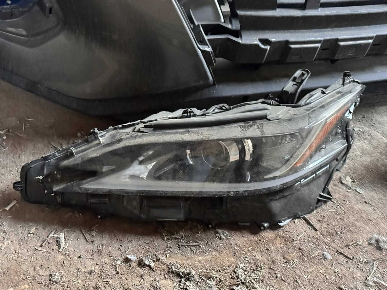 بسم الله
لايتات لكزس اصلي تفصيخ  

تتوفر خدمة توصيل 

***********
