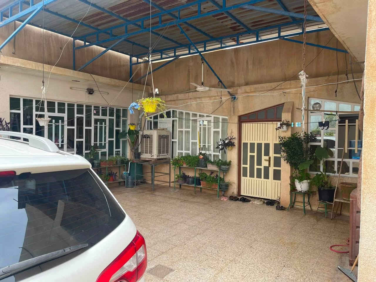 📍• بيت للبيع في قرية سادة وبعويزه البيت 256 متر
يتكون من غرف عدد 5

ومطبخ عدد ٢

وحمام ومغاسل 2

وحوش واسع يسع ل 3 سيارات 

للاستفسار اكثر الرقم للاتصال

*********** / بي واتساب

السعر خاص
