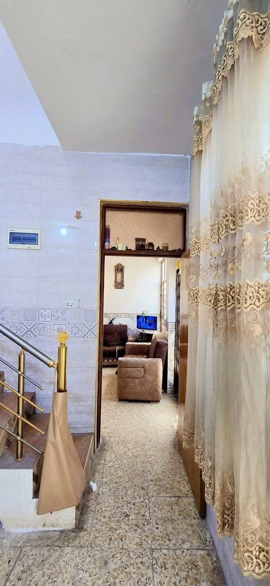 بسم الله 
مشتمل 50 متر طابو ملك صرف سكني 
استثمار او سكن 

الطابق الاول 
استقبال وصاله ومطبخ 
وخدمات وغرفه نوم جوه 

الطابق الثاني 
غرفه نوم. وبيتونه 
وغرفه نوم ثالثه سندويش 

بغداد منطقه الانتصار
  مقابيل مستشفى حماد شهاب 
قبل مرور الحسينية 

معروض حصرا لدى مكتب الموسوي للعقار 
التصنيع بدايه شارع 25 

***********
