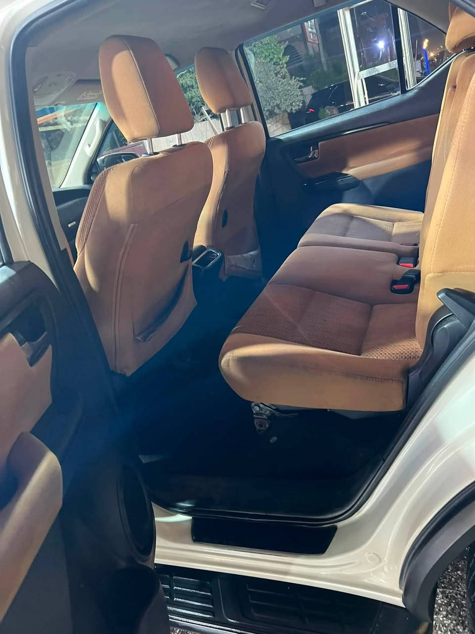 فورتشنر. ٢٠٢٠    بغداد 
اربعه سلندر
سبعة. راكب 
تبريد ثلاث قطع 
فور ويل 
مودات القيادة. سبورت + ايكوليجي
عمية فقط حساس خلفي ومرايات شفط 
مكفولة  / ما بيها بارد ضررها فقط الي طالع بالصور من ضربات بالكشر موجودة السياره بغداد جكوك للبيع او المراوس معروضه ٣ شدات وعشرين 
***********
